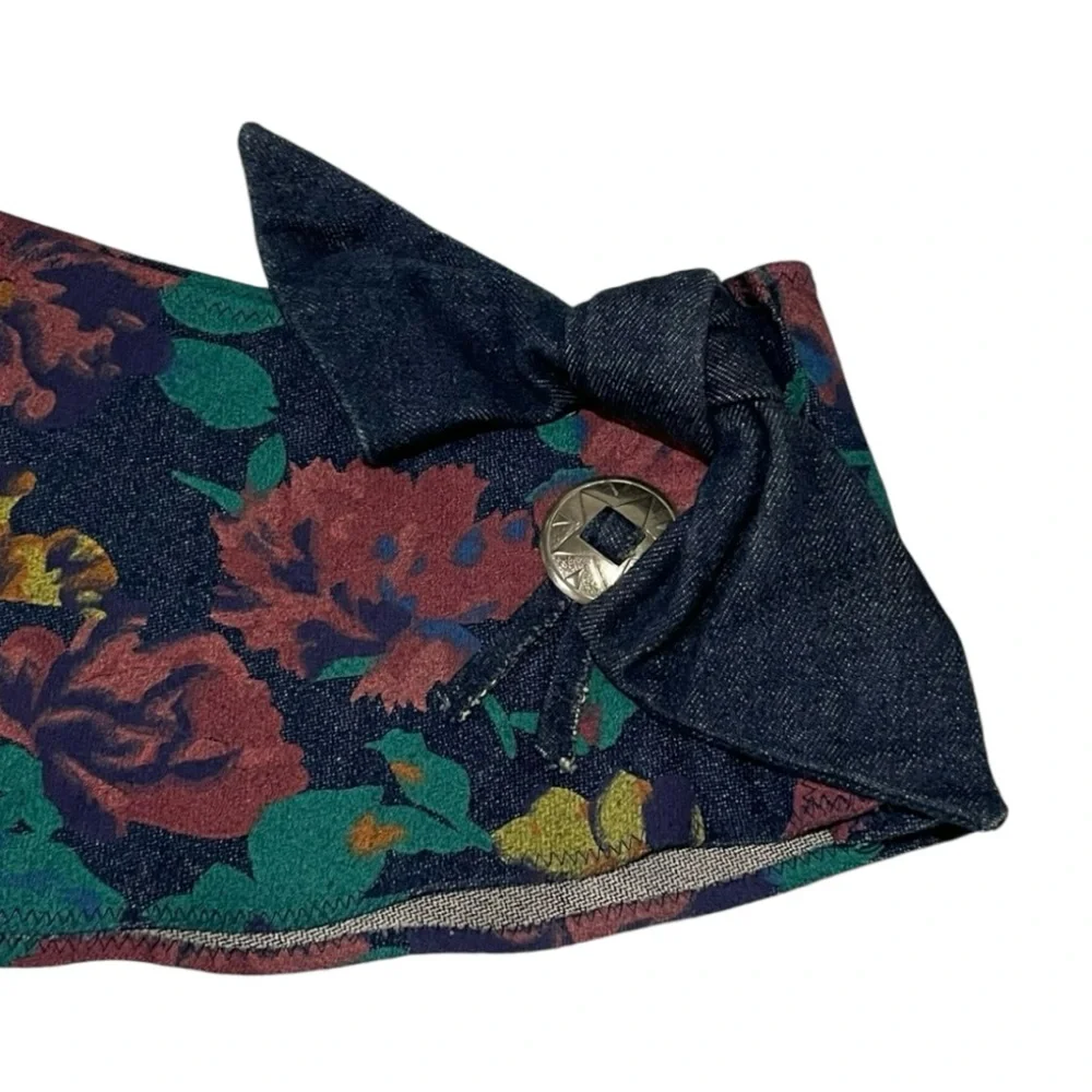 Vintage Women’s Floral Denim Yoke Shawl Over the Shoulders. - Picture 3 of 8